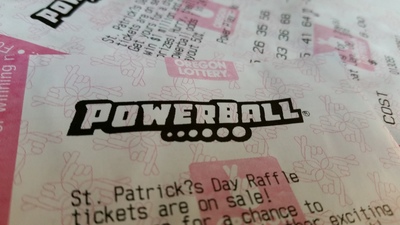 美國威力球樂透彩券由於多期連續槓龜，頭獎彩金累計已達14億美元。<br />(圖：中央社)