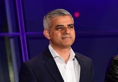 英國倫敦市長沙迪克汗(Sadiq Khan)21日宣布，現正將當地上千名街友送往飯店自主隔離，以使他們獲得避免感染疫情的「重要保護」。。(AFP)