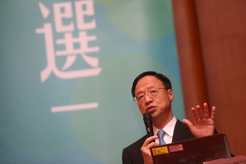 台灣研究基金會24日上午在國家圖書館國際會議廳舉行「總統直選與民主台灣」學術研討會，前行政院長江宜樺受邀出席，以「府院權力關係的理論與實況」發表專題演講。<br />(圖：中央社)