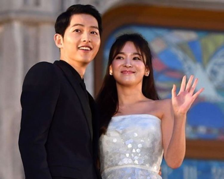 中秋節是韓國人家族團聚的大節日，傳說松餅做得愈好，生的小孩愈漂亮，根據網路最新調查，今年中秋長假最會做松餅的藝人，是即將於10月底完婚的宋仲基與宋慧喬。（網路圖片）