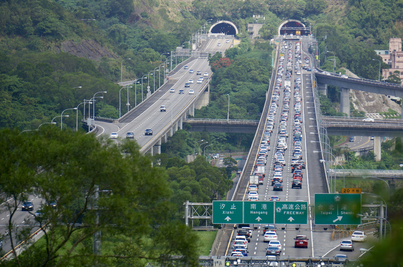 初二上午國道估7路段壅塞 南向建議下午出發(圖：中央社)