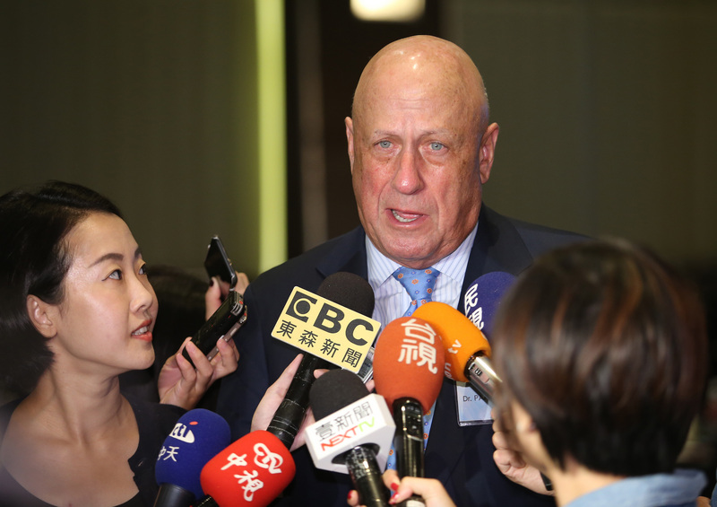 前美國在台協會（AIT）台北辦事處長包道格（Douglas H. Paal）（中）。(圖：中央社檔案照片)