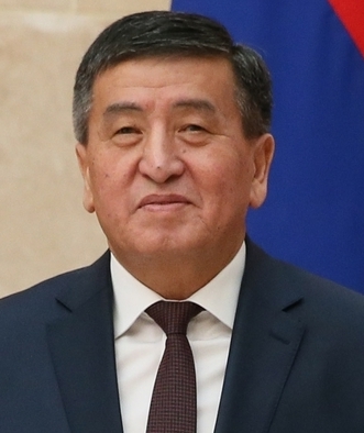 中亞國家吉爾吉斯的總統秦貝科夫(Sooronbai Jeenbekov，如圖)辦公室今天(14日)發布聲明表示，因為擔憂俗稱武漢肺炎的2019年冠狀病毒疾病(COVID-19)疫情，決定延長對國內兩大城與多個地區先前實施的緊急狀態，時間延至這個月的30日。(維基百科)