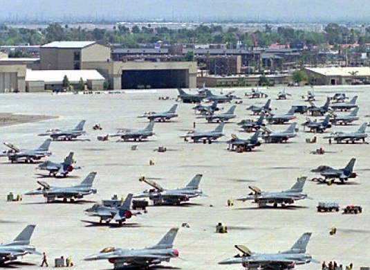 美國空軍教育訓練司令部，原本用來訓練F-16型戰機的路克基地(Luke Air Force Base)，預計將在2019年全面改為F-35型戰機的訓練基地。(網路圖片)