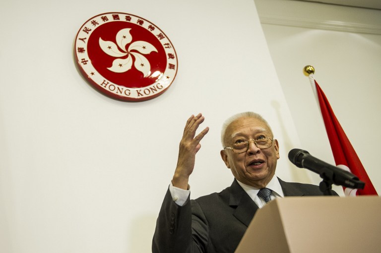 香港前行政長官董建華23日發表聲明，指持續3個多月的政治風暴已將香港推到危急邊緣，他感到極度憤怒和憂慮。(AFP檔案照片)
