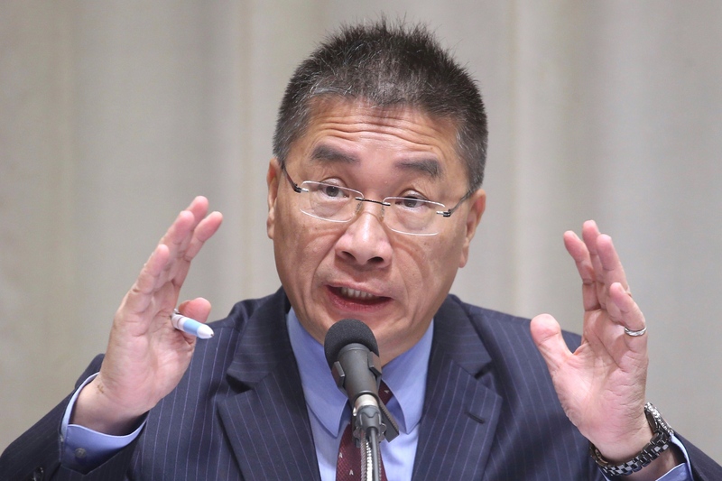 行政院會後記者會30日在行政院新聞中心舉行，行政院發言人徐國勇（圖）轉述，行政院長賴清德在院會中表示，礦業法修正，社會有很多且很高的期待，目前經濟部已研擬完成修正草案，29日已送到行政院。<br />(圖：中央社)