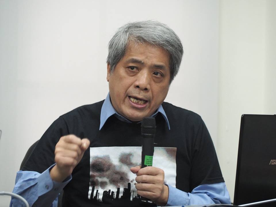 「台灣健康空氣行動聯盟」理事長葉光芃醫師28日受訪表示，他尊重這次直接民意的展現，但此案終極目標還是「綠」，因此重點還是要早日實現綠能。(蕭照平 攝)