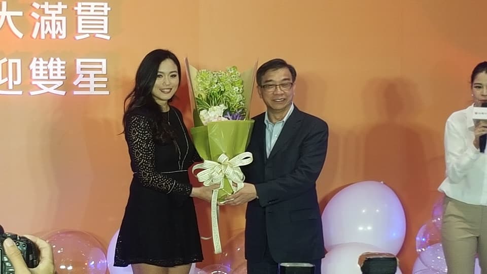 詹詠然（左）對於新球后頭銜感到開心，但也強調未來要更努力保持佳績。（江昭倫攝）