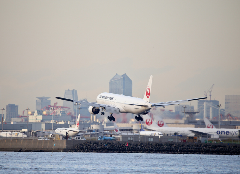 日本航空公司昨天公布日前被詐騙3億8400萬日圓，日本天馬航空公司也差一點被相同手法詐騙。<br />(圖：中央社)