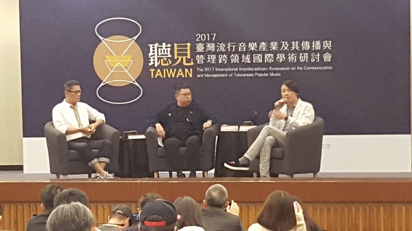 羅大佑(左)、陶喆(右)現身校園，分享音樂創作理想與實踐。（江昭倫 攝）