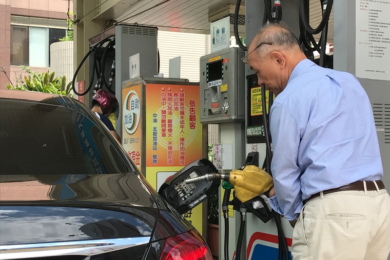 5日起中油汽柴油各調漲3角。(資料照片/中央社)