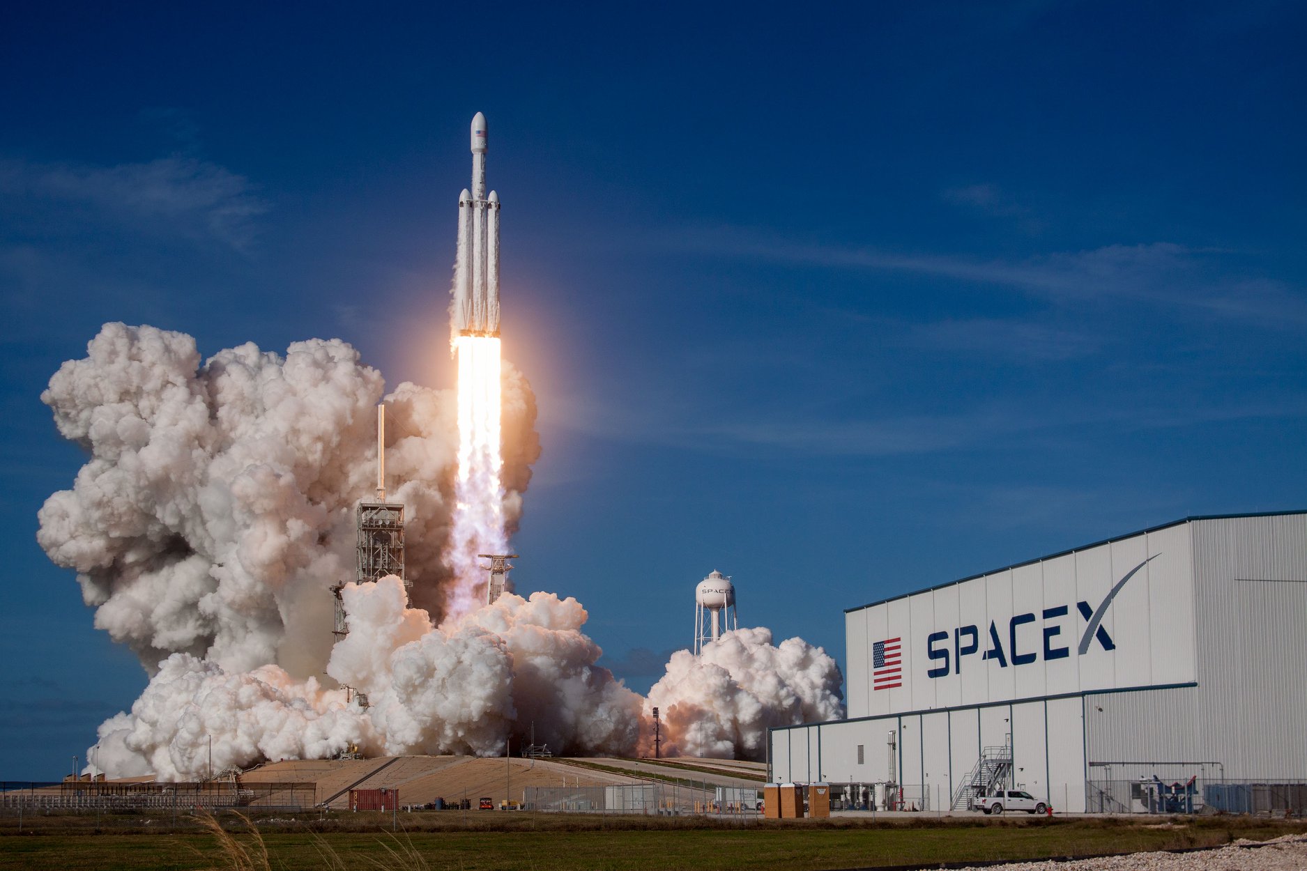 協助東加恢復網路 SpaceX捐贈50個衛星終端設備。(圖：SpaceX臉書)