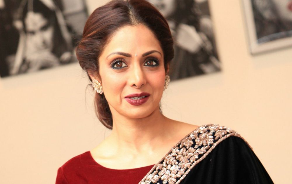 印度寶萊塢超級巨星、「救救菜英文」(English Vinglish)女星詩麗黛瑋(Sridevi Kapoor)因心臟病發，在杜拜驟世，享年54歲。 (網路圖片)