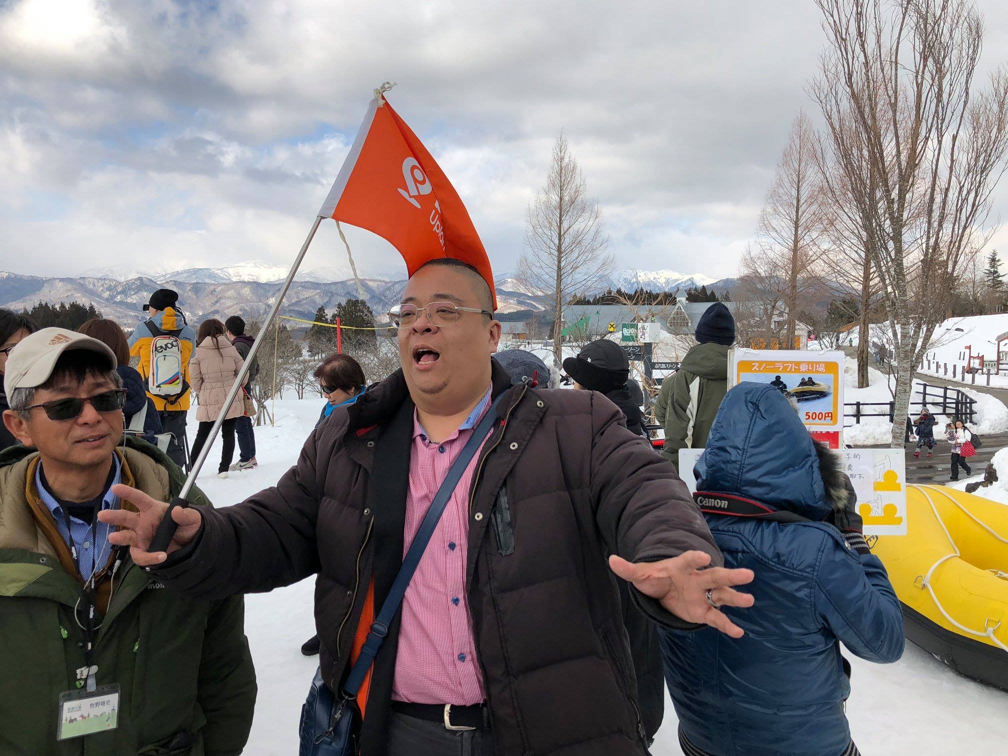 圖為台灣國際領隊暨導遊發展協會秘書長吳良生在日本帶團的身影。(吳琍君攝)