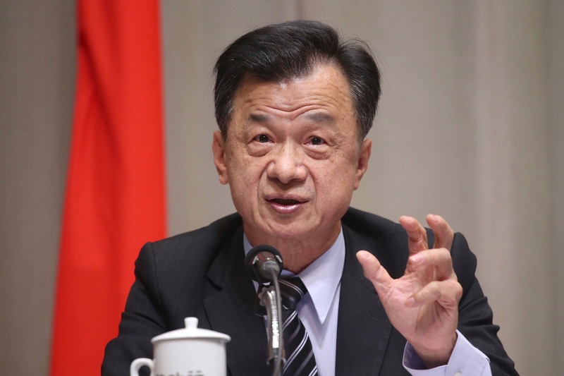 行政院院會8日通過刑法修正草案，殺人致死重大犯罪將取消30年追訴期限，重大案件如劉邦友血案、彭婉如命案等都將適用新法，可無限期追訴。法務部長邱太三（圖）在行政院會後記者會說明。<br />(圖：中央社)