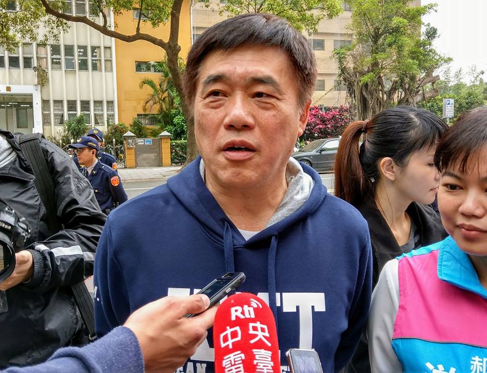 國民黨副主席郝龍斌在會前受訪表示，他建議吳敦義應退出不分區名單，才是解決問題的根本之道。(資料照/劉品希 攝)