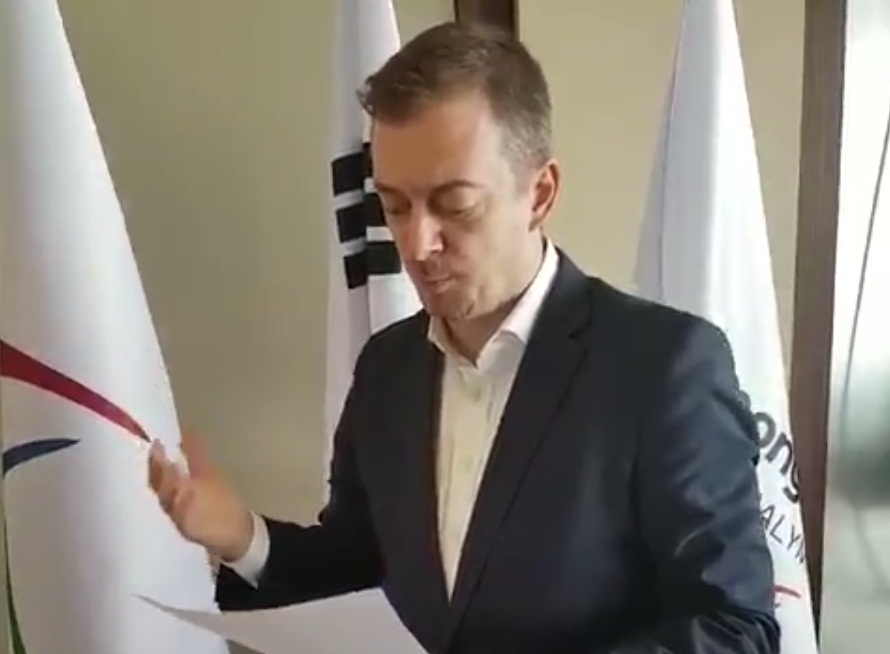 國際帕拉林匹克委員會主席帕森斯18日表示，阿富汗運動選手被困在喀布爾，無法在比賽中競爭，他看到1位女性選手求救的影片，令他感到心碎。(圖擷自帕森斯推特)