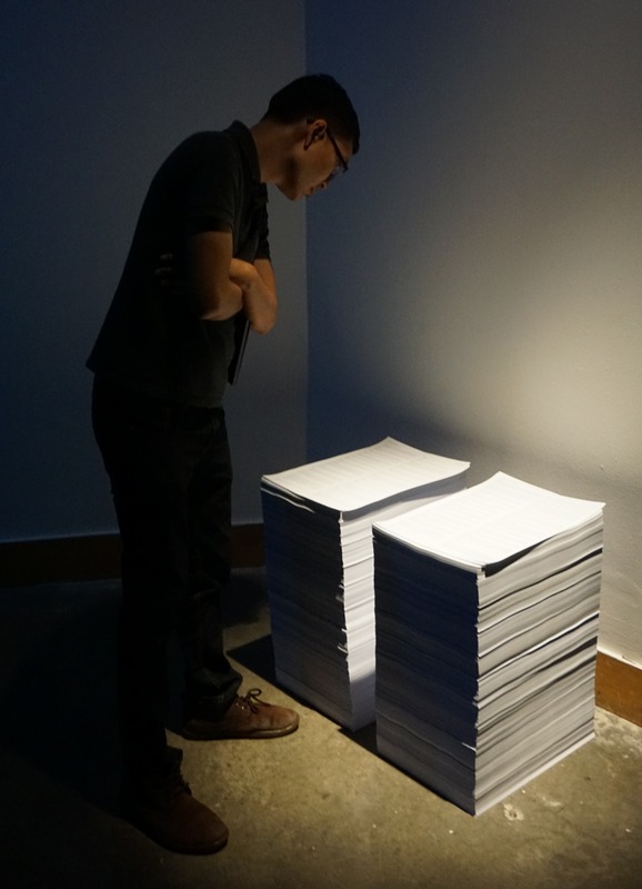 台灣藝術家林宏璋和曼谷穆斯林社群共同撰寫的生物辭典，通過變形壁畫和生物辭典關鍵字，呈現弱勢族群的生命情狀。<br />(圖：中央社)