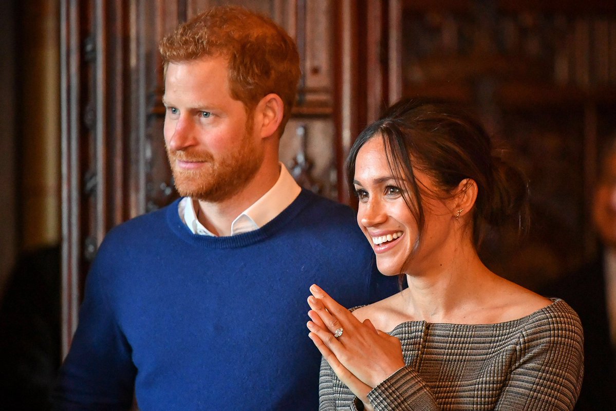 英國哈利王子(Prince Harry)和梅根馬克爾(Meghan Markle)在紐約捲入一場和狗仔隊「險些釀災的汽車追逐」。 (圖:肯辛頃宮推特/檔案照片)