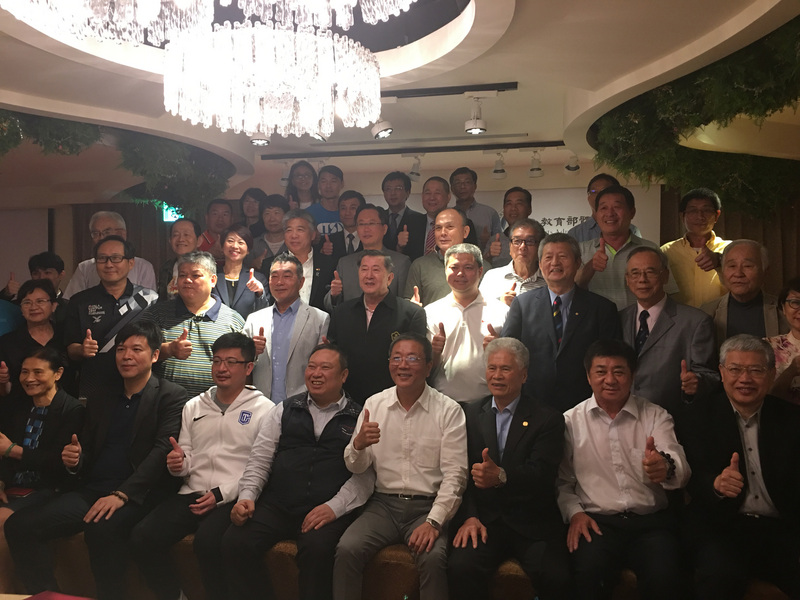 雅加達亞運倒數126天，體育署長林德福（前排右4）13日出席新任特定體育團體理事長座談會，他受訪時表示，今年雅加達亞運目標是超越上屆，希望能突破10金門檻。<br />(圖：中央社)