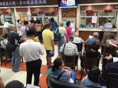 防疫新制10日上路 預約掛號先查旅遊接觸史。<br />(圖：中央社／.資料照)