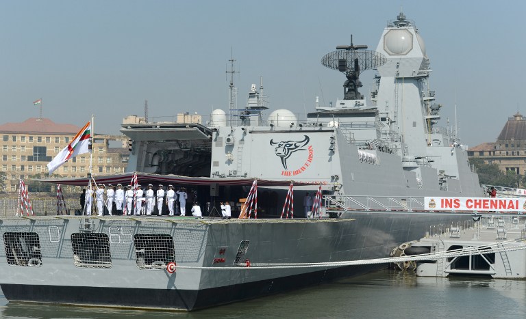 圖為印度自行建造大型的加爾各答級飛彈驅逐艦「清奈」號(INS Chennai)。 (資料照片/AFP)