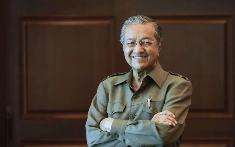 馬來西亞代首相馬哈地(Mahathir Mohamad)27日建議國會3月2日召開特別會議推選新首相。 (圖：取自馬哈地臉書)