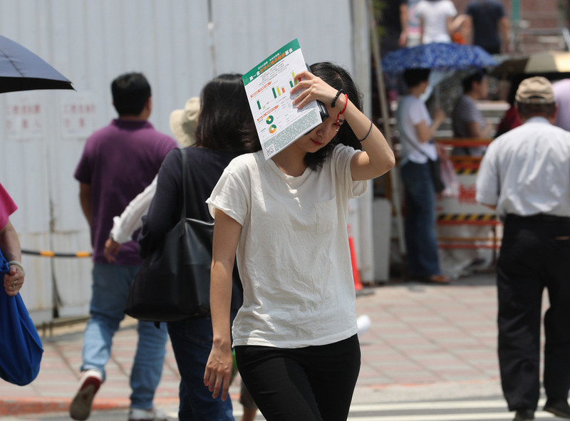 中央氣象局25日表示，各地為多雲到晴。(圖：中央社)