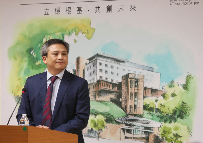 美國在台協會（AIT）處長梅健華（Kin Moy），21日在美國文化中心主持記者會，宣布6月12日將在AIT內湖新館舉辦落成典禮。<br />(圖：中央社)