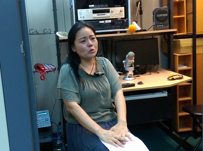 中國維權人士黃燕持聯合國難民證入境台灣。(王韋婷 攝)