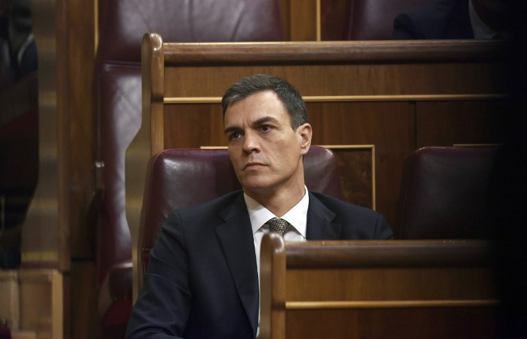 西班牙總理桑傑士(Pedro Sanchez)在與專家委員會諮商後，決定重啟部份商業活動。（AFP）