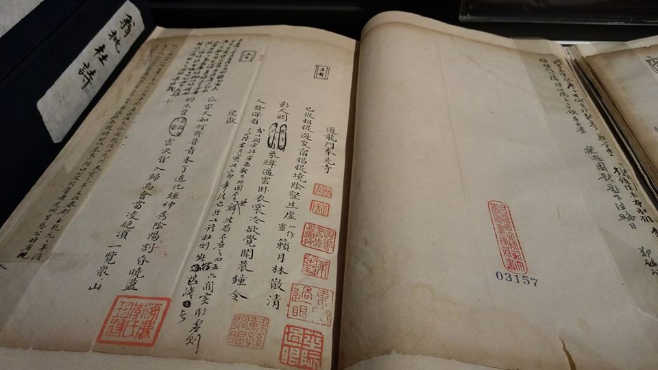 清代學者翁方綱一生專研「杜詩」，現場展出的「翁批杜詩」是現在全球僅有的手稿本。(陳國維 攝)