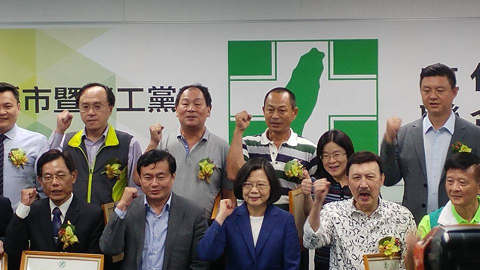 民進黨今天舉行「縣市暨勞工黨部新任主委宣誓典禮」。（劉玉秋 攝）