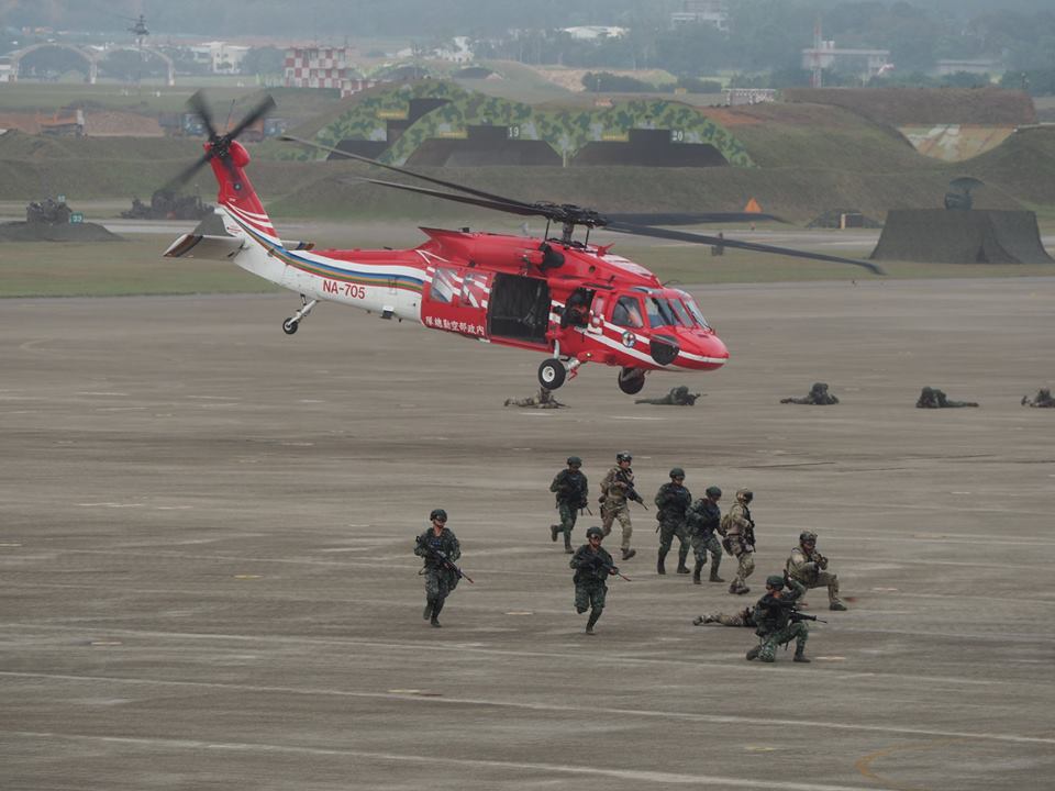 今年的國軍漢光39號實兵操演，將首度於民用桃園機場進行反空機降操演。(Rti資料照)
