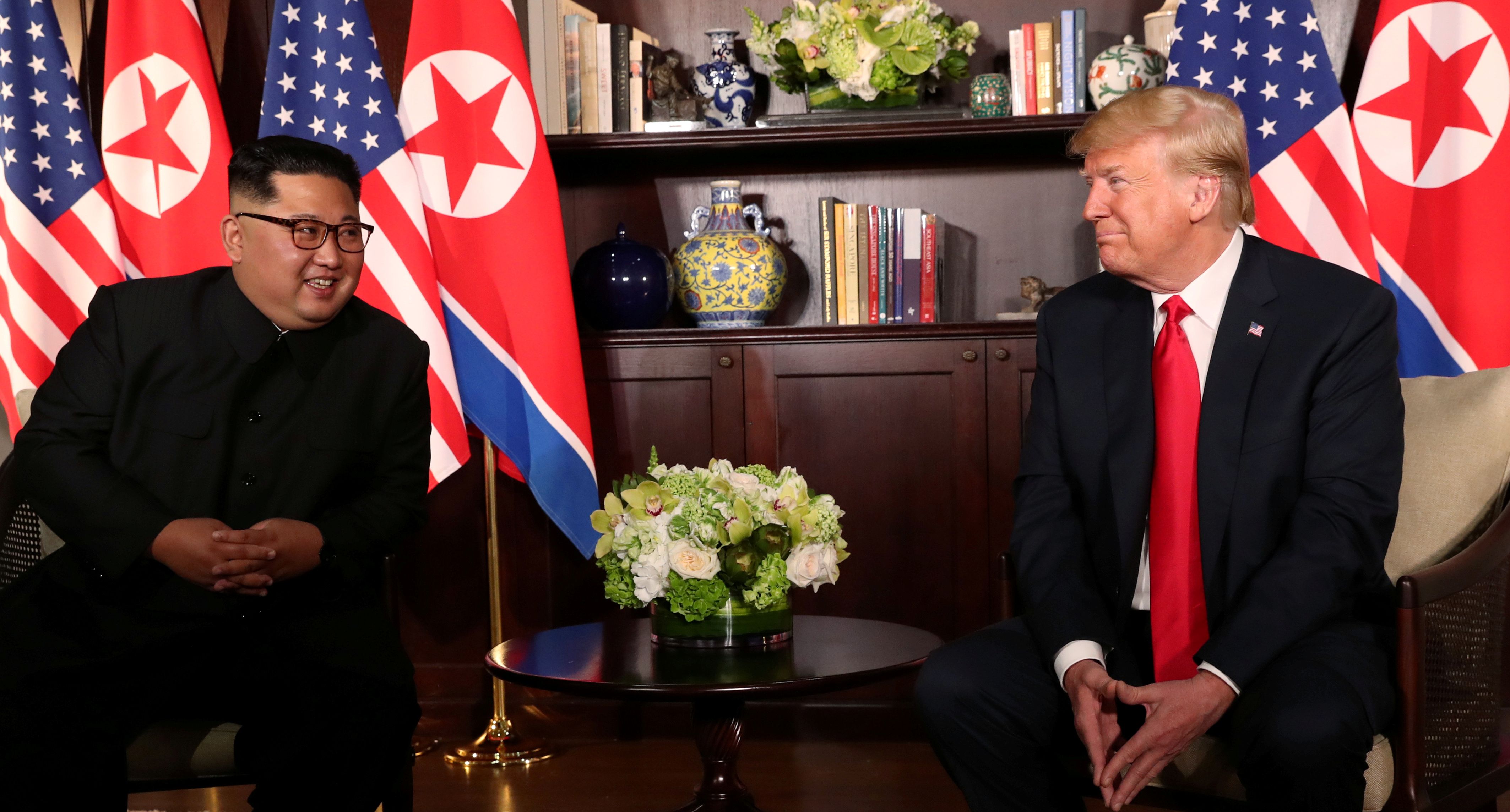 圖為美國總統川普與北韓領導人金正恩去年6月12日在新加坡首次會面。(檔案照片/路透社/達志影像)