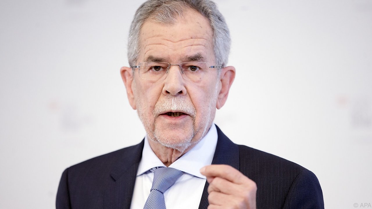 奧地利總統范德貝倫(Alexander van der Bellen)飯局聊太嗨，違反防疫令致歉。(網路圖片)