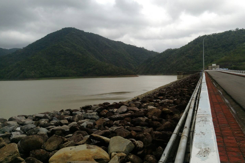 颱風「閃電」侵襲恆春半島，牡丹水庫在昨天下午4時起已調節性放水。（南區水資源局提供）<br />(圖：中央社)