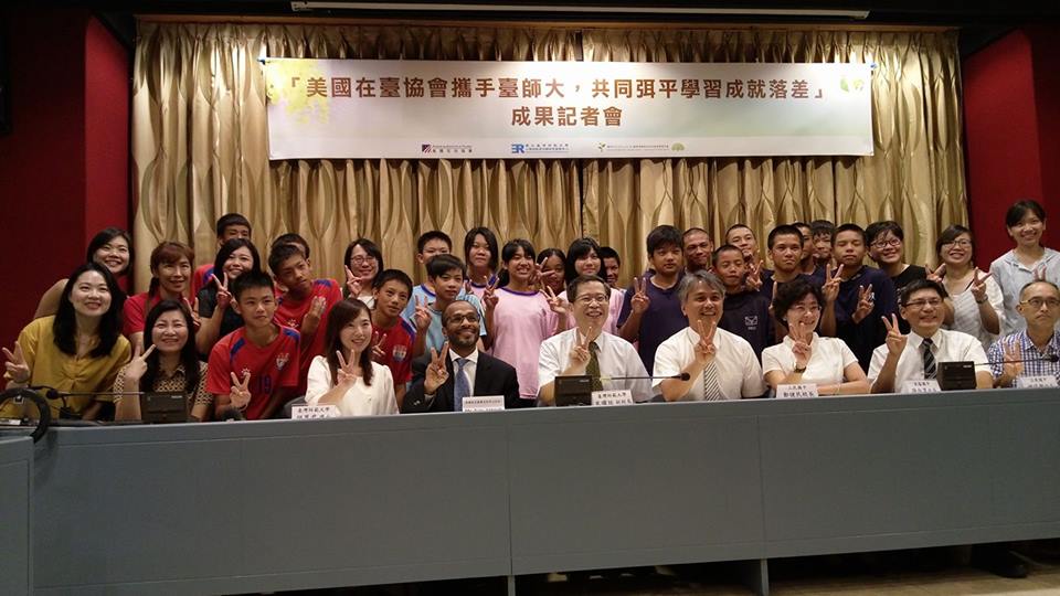 在美國在台協會的協助下，國立台灣師範大學PASSION扎根教學團隊，從去年10月起在花蓮3所偏鄉國中執行新的英語教材教法，經過7個多月的教學後，讓21位學生的英語程度大躍進。(陳國維 攝)