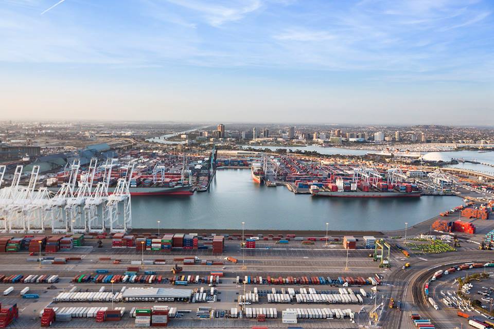 圖為美國加州長堤港(Port of Long Beach)。 (網路圖片)