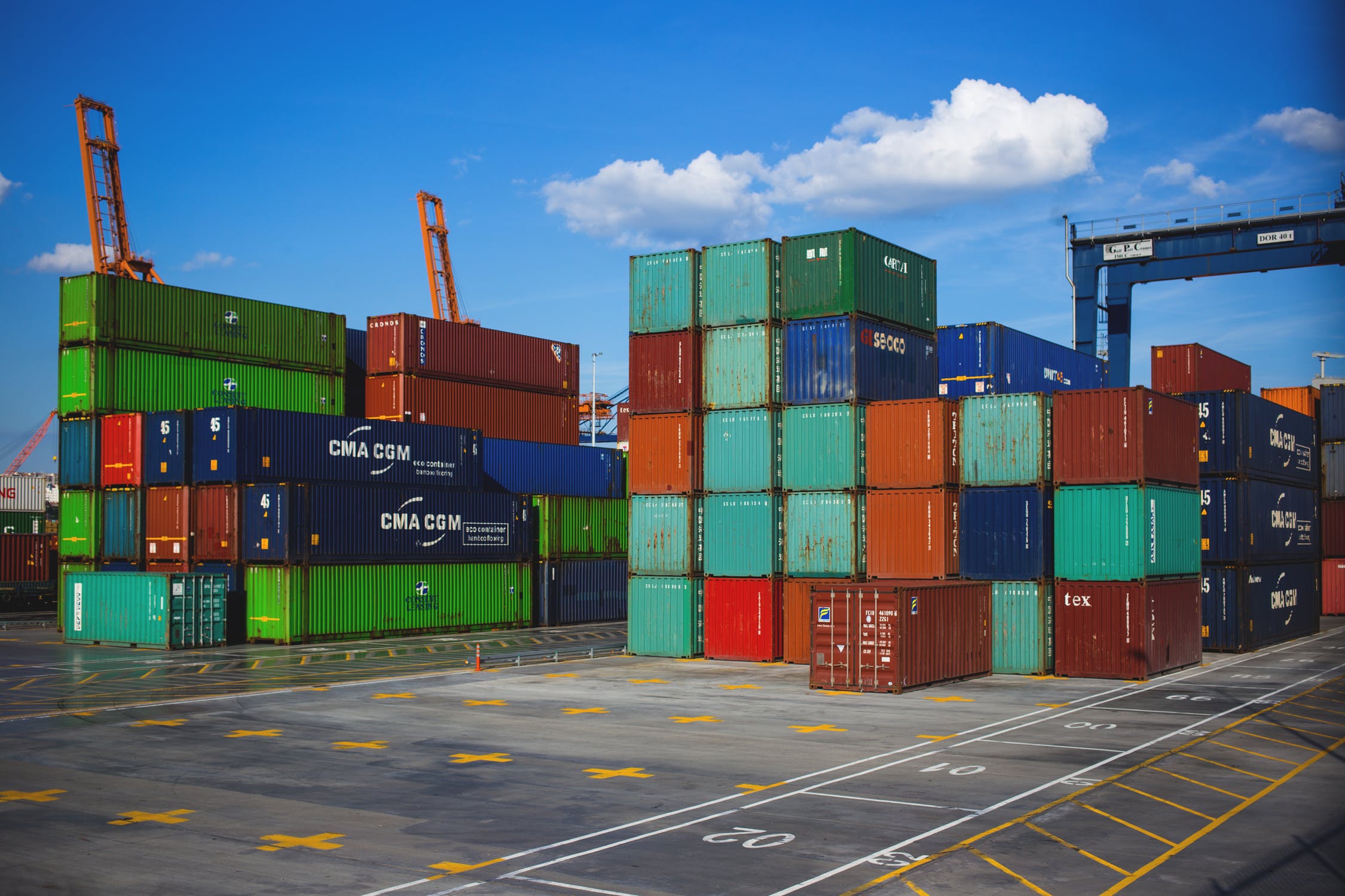 全國工業總會7日發布「2021進口威脅調查報告」指出，今年接受問卷訪問的廠商裡，有73家業者表示受到進口威脅與傷害，總計有228項產品受到威脅。(圖：Pexels)