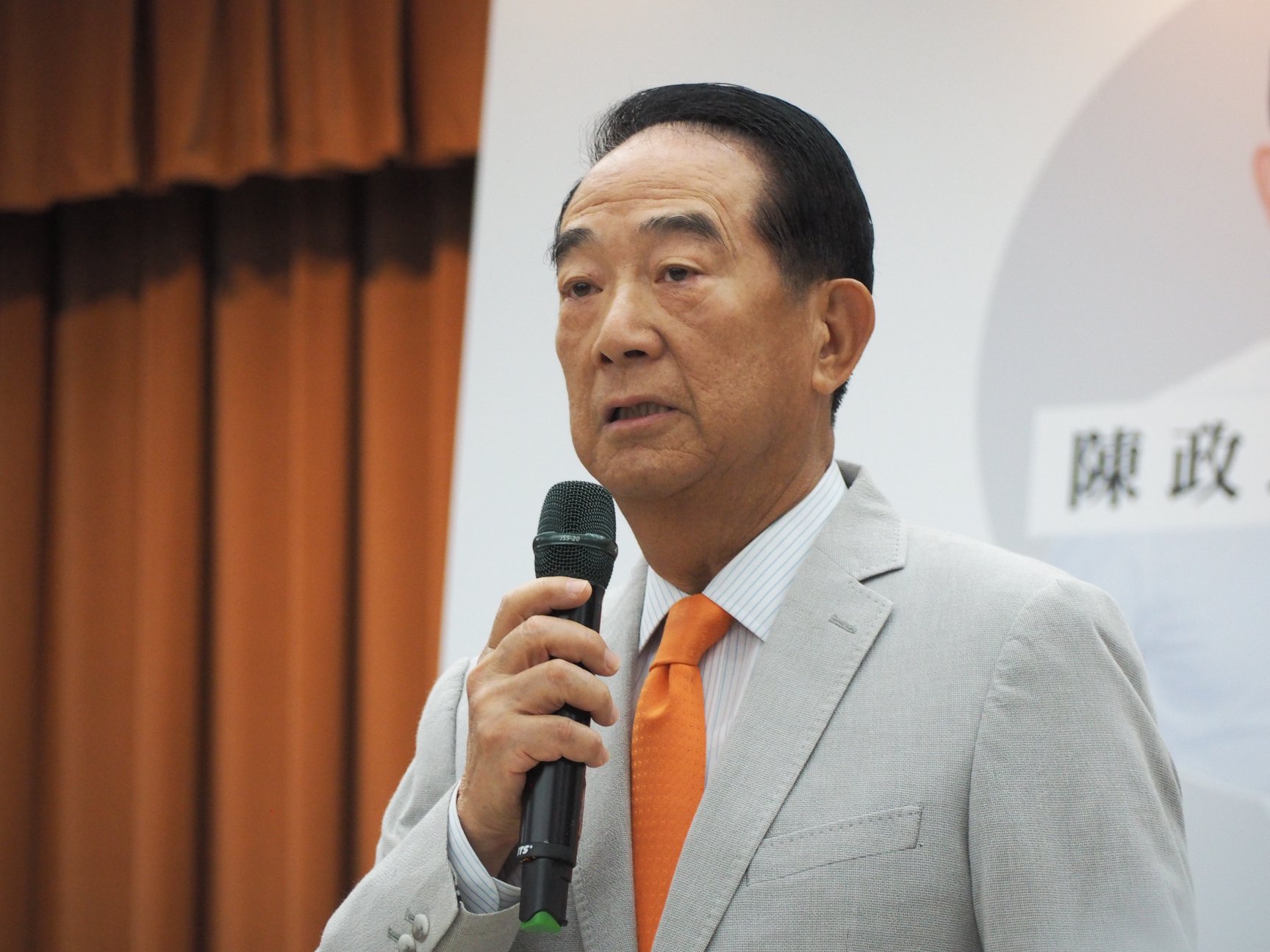 針對不分區立委提名名單，親民黨主席宋楚瑜22日表示，民進黨與國民黨的名單其實是在幫助親民黨。(資料照/蕭照平 攝)