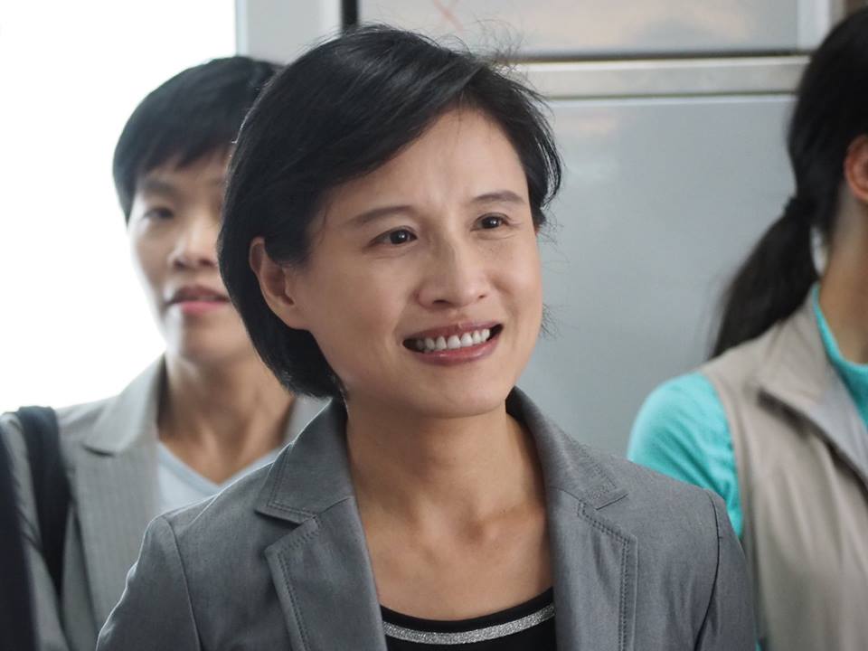 原本文化部長鄭麗君堅辭，蘇貞昌表示「勉為接受」，但今天第三度與鄭麗君透過電話懇談，肯定鄭麗君的政務推動，鄭麗君決定留任。(蕭照平 攝)