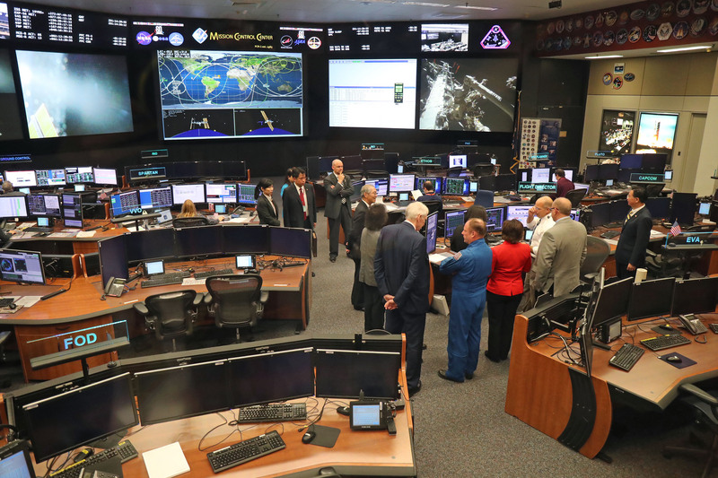 總統蔡英文同慶之旅過境美國休士頓，在當地時間19日上午參訪美國國家航空暨太空總署（NASA）詹森太空中心；航太總署是美國聯邦政府下主責國家太空計畫、太空科學研究的機構；這也是台灣總統訪美時首度參訪聯邦機構。圖為任務控制中心（Mission Control 