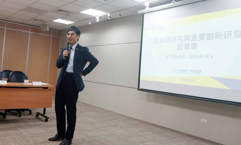 科技部長陳良基（圖）27日表示，明年度基礎研究經費將增加，同時科技部也改善計畫審查制度。<br />(圖：中央社)