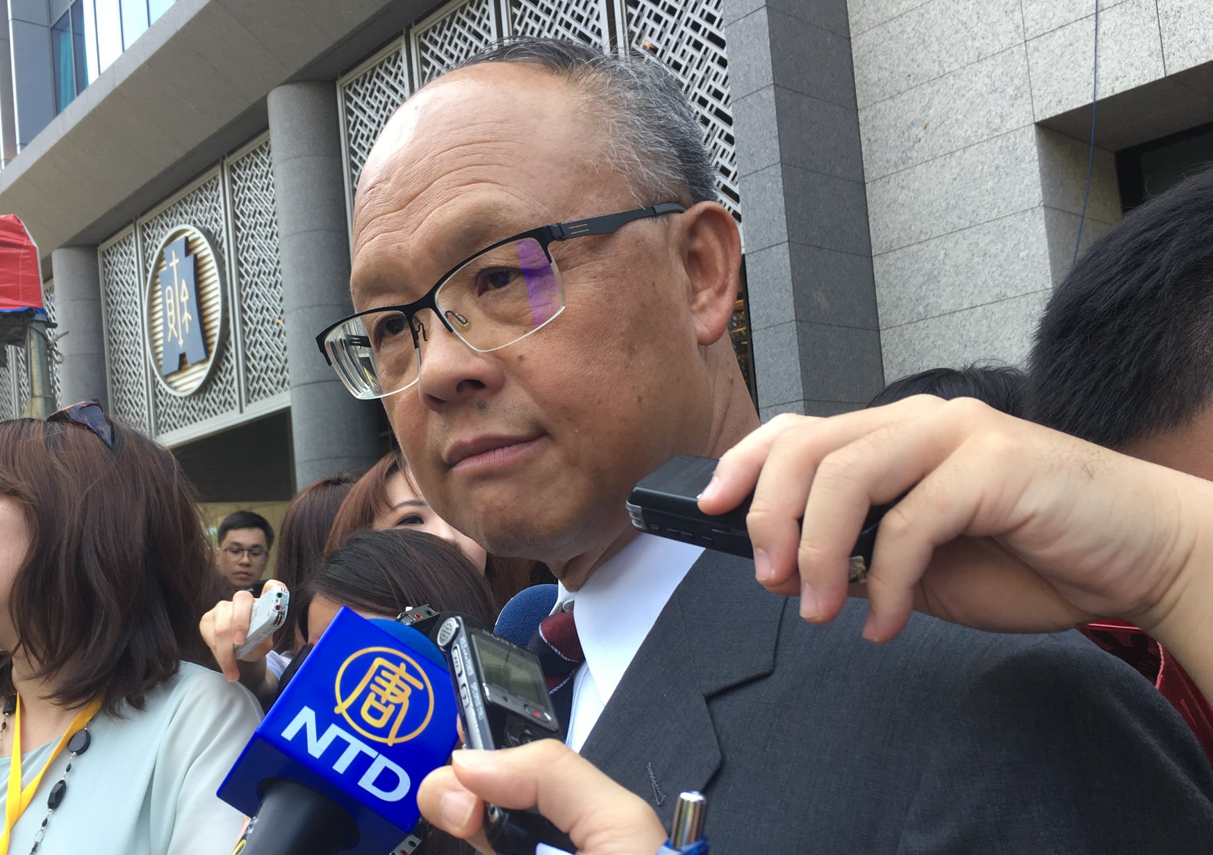 美國總統大選底定，民主黨候選人拜登上台，行政院政務委員鄧振中8日出席一場研討會時指出，拜登不會立即解除對中國關稅，且在美國產業基礎強化前，將不與任何國家簽署貿易協定。(資料照/陳林幸虹 攝)