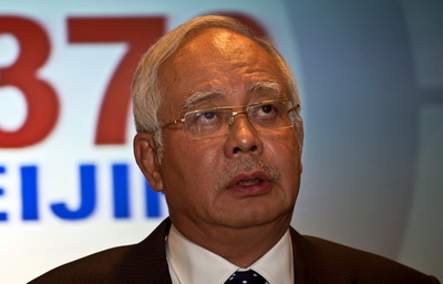 馬來西亞首相納吉(Najib Razak)7項貪污濫權和洗錢罪名成立，被判處12年徒刑和罰款2億1,000萬令吉(約新台幣14億4,000萬元)。全案仍可上訴。 (AFP)