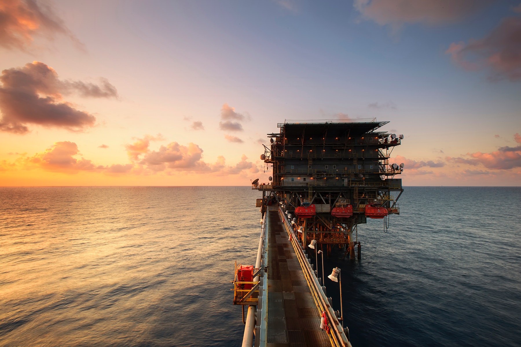 沙烏地阿拉伯與其他石油輸出國家組織和結盟油國(OPEC+)2日同意擴大石油增產。(示意圖 / Pex
