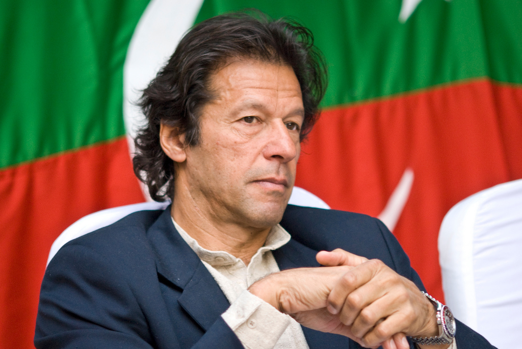 巴基斯坦總理伊姆蘭汗(Imran Ahmed Khan Niazi)呼籲民眾冷靜。（Flickr）