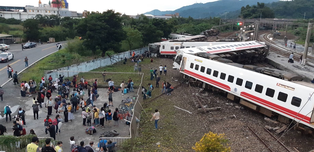 台鐵今天針對普悠瑪號翻覆事故責任損害，正式具狀向普悠瑪列車供應立約商日商住友、及應負連帶責任的台灣住友提告求償。（民眾提供）