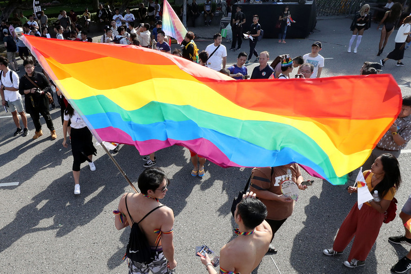 世界首例，蘇格蘭公立學校強制納入LGBT教育課程。圖為代表LGBT族群的彩虹旗。(圖:中央社)